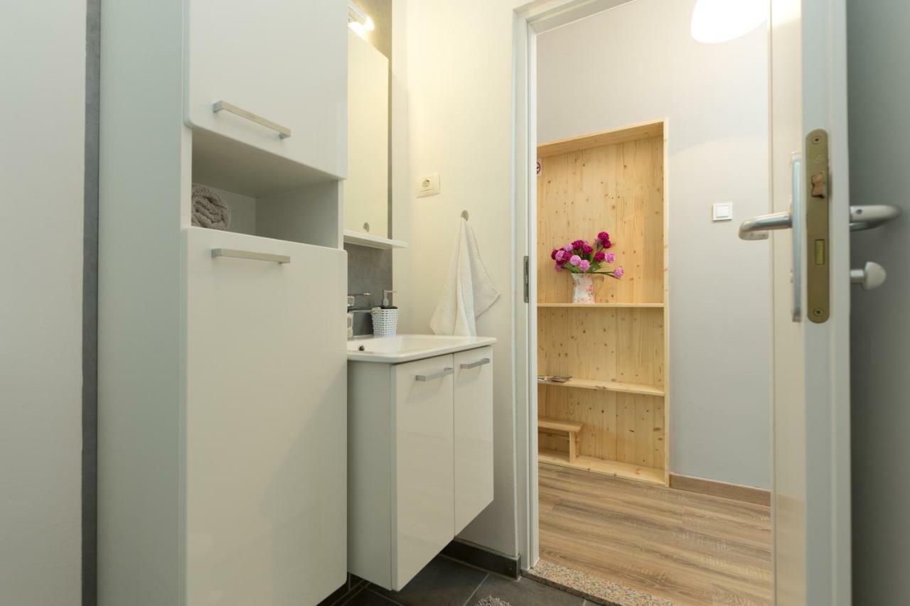 Andrea Apartment *